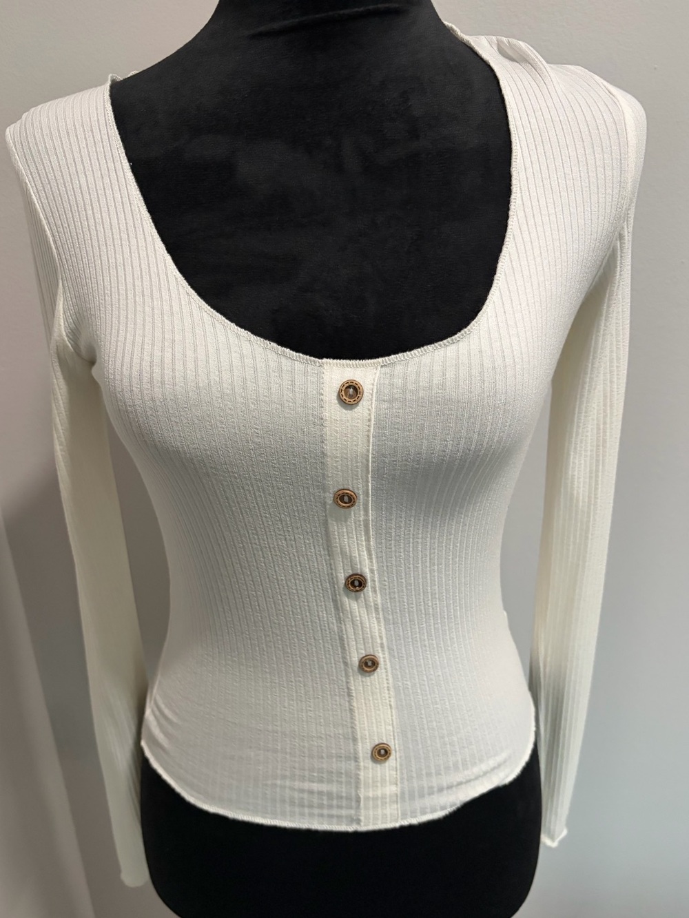 Windsor cream Ribbed Scoop-Neck Button Front Long Sleeve Top